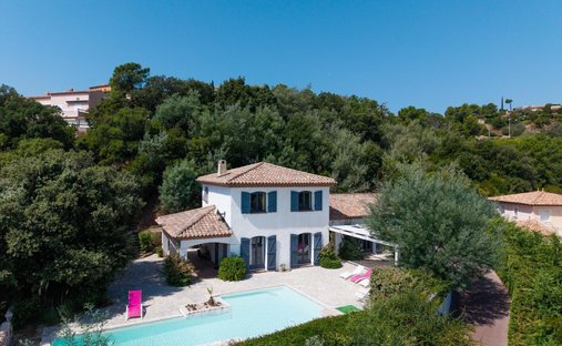 House in Ecarts, Roquebrune-sur-Argens, France 1
