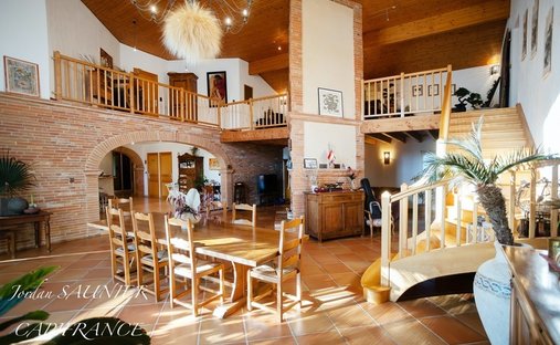 Château Villefranche De Lauragais 800.0 Sqm 12 Bedrooms