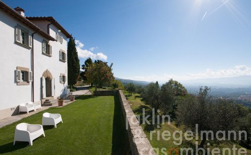 Estate in Castelfranco Piandisco, Tuscany, Italy 1