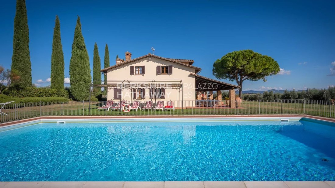 Villa in Castiglione del Lago, Umbria, Italy 1 - 16625680