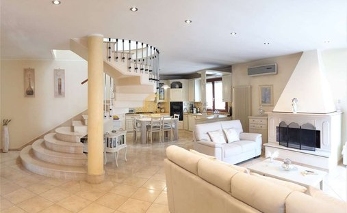 Villa in Viareggio, Tuscany, Italy 1