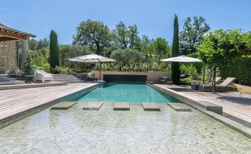 Estate in Ménerbes, Provence-Alpes-Côte d'Azur, France 1