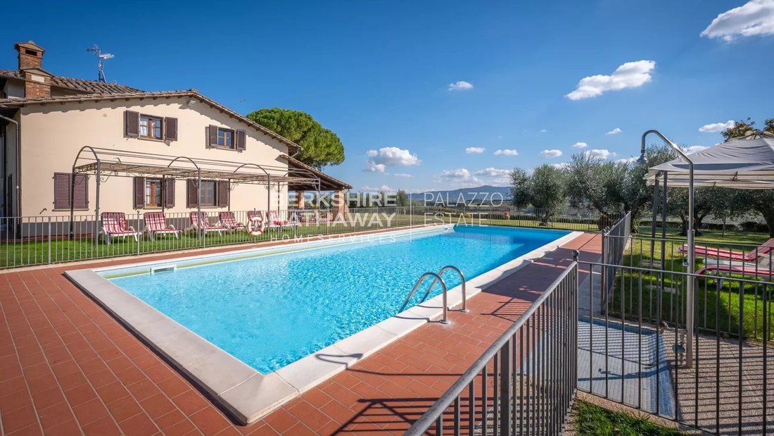 Villa in Castiglione del Lago, Umbria, Italy 2 - 16625680
