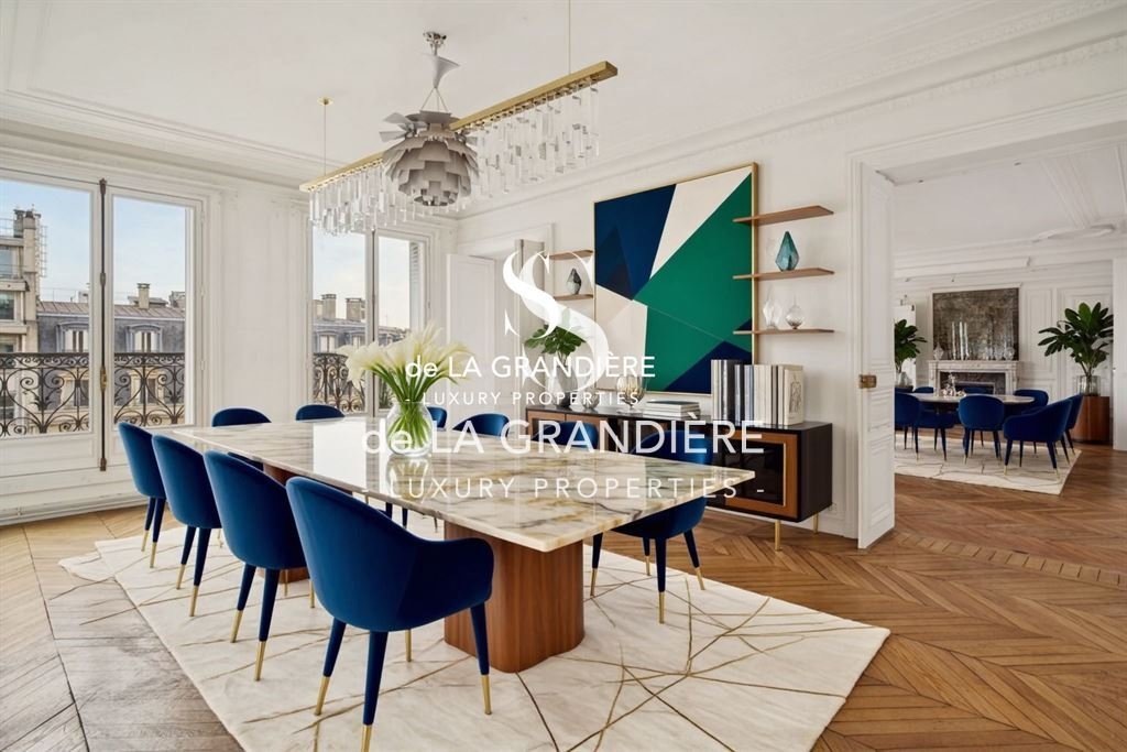 Apartment in Triangle d'Or, Paris 8e Arrondissement, Paris 2 - 16622798
