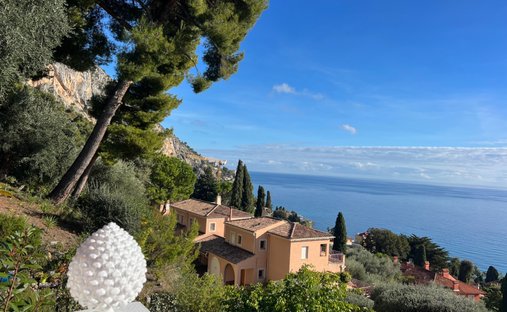 Villa in Menton, Provence-Alpes-Côte d'Azur, France 1