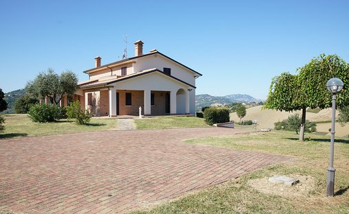 Castle for Sale in San Clemente, Tuscany, Italy