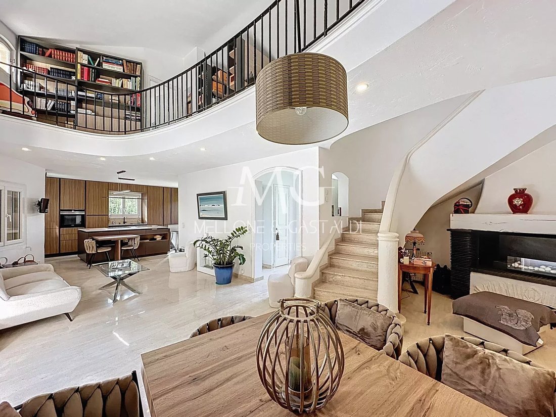 Villa in Vallergues, Cannes, France 2 - 16622974
