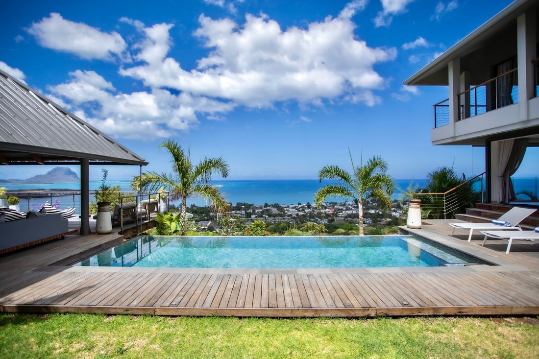 Villa in La Preneuse, Rivière Noire District, Mauritius 2 - 16624491