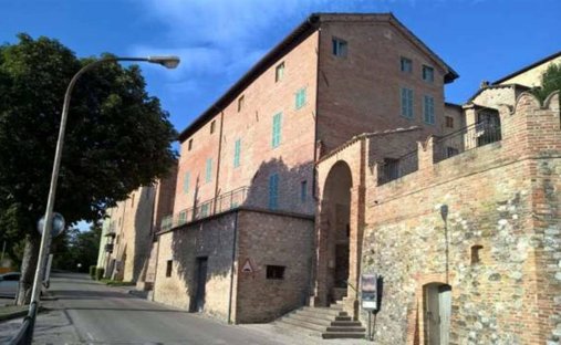 Villa a Sarnano, Marche, Italia 1