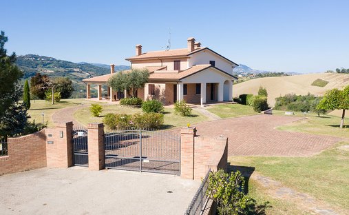 Castle for Sale in San Clemente, Tuscany, Italy
