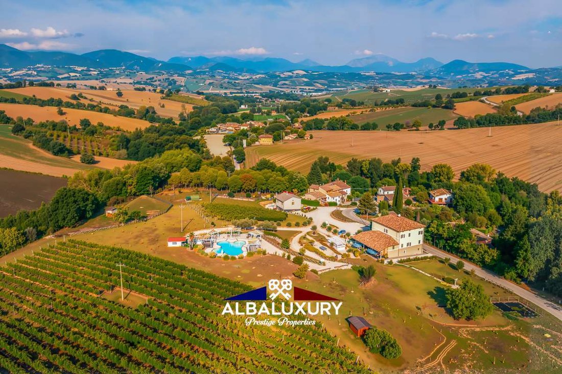Villa in Matelica, Marche, Italy 1 - 16625645