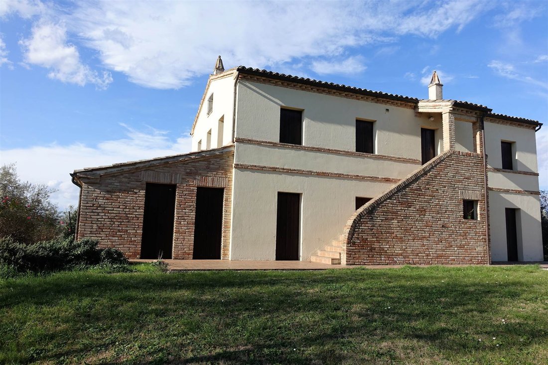 House in Victory Avenue, Iesi, Marche 2 - 16623022