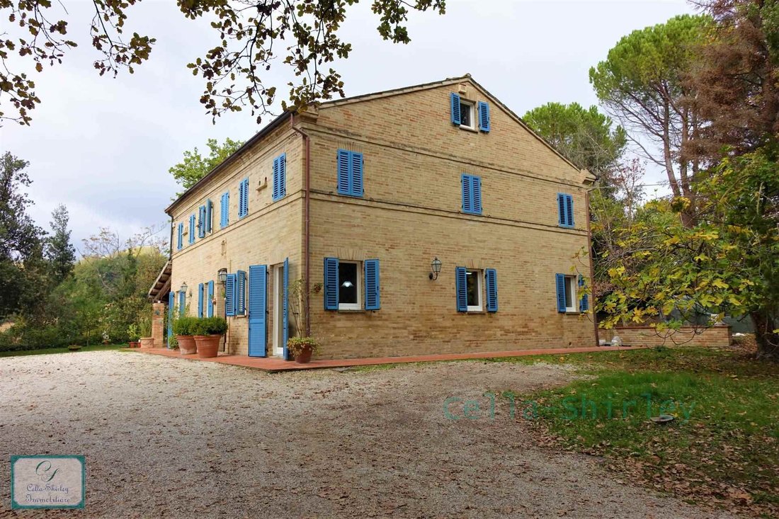 Villa in Monte Vidon Corrado, Marche, Italy 1 - 16622877