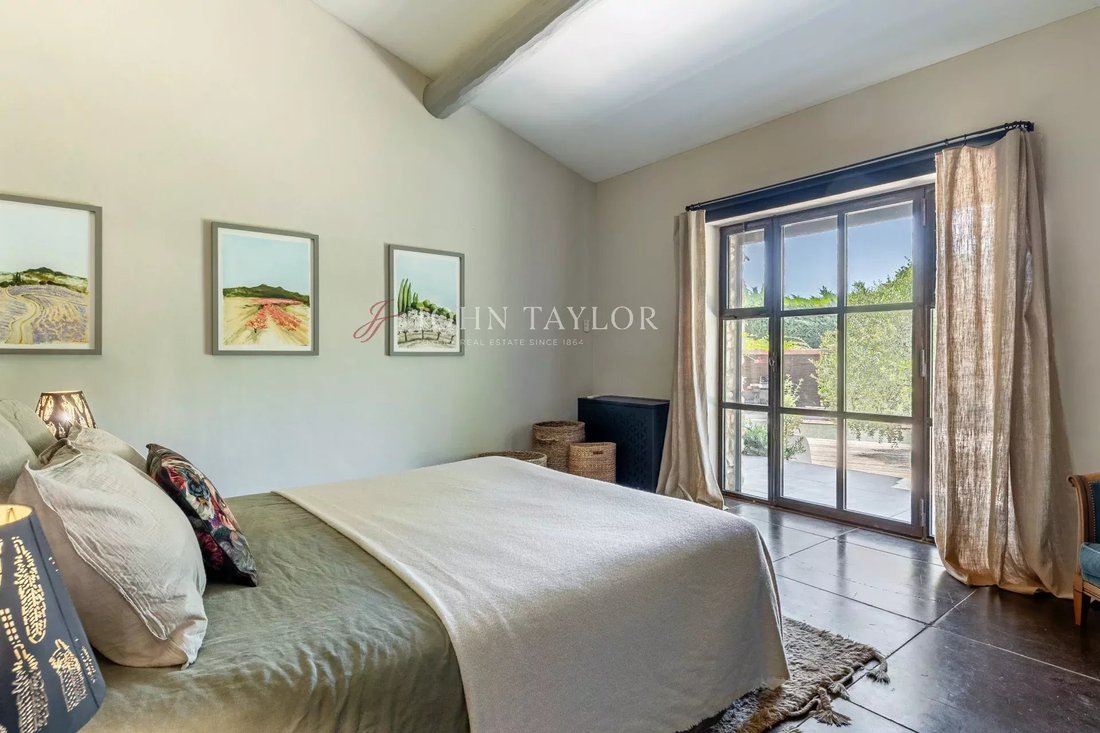 Estate in Ménerbes, Provence-Alpes-Côte d'Azur, France 5 - 16623421