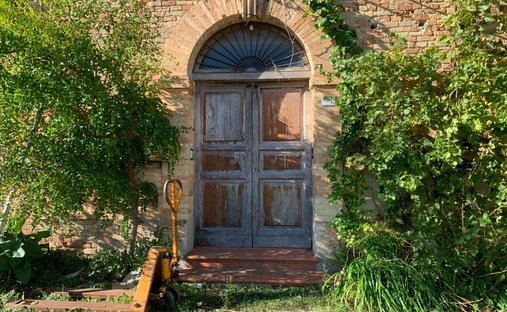 Maisons de campagne à Saludecio, Émilie-Romagne, Italie 1