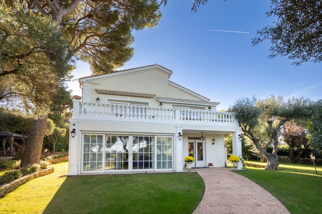 House in Antibes, Provence-Alpes-Côte d'Azur, France 2 - 16625519