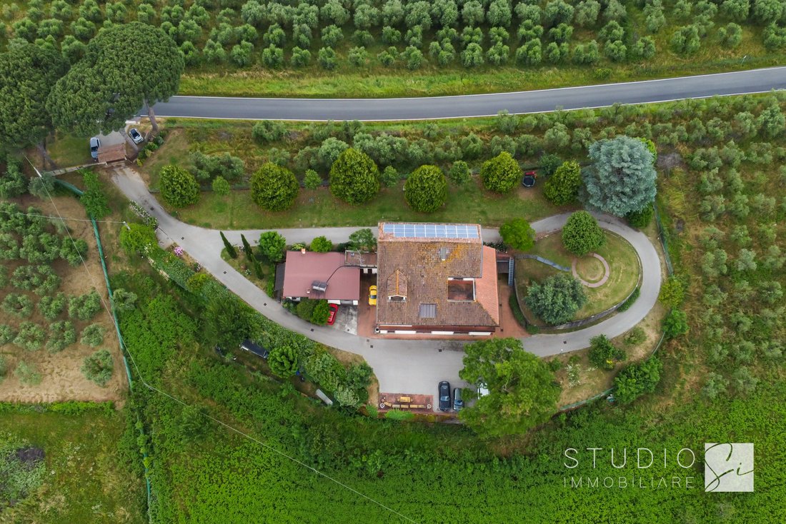 Villa in Casalguidi, Tuscany, Italy 2 - 16629719