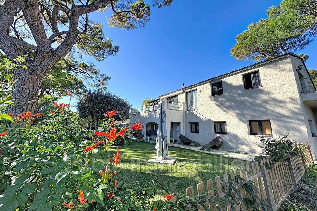 Villa in Mougins, Provence-Alpes-Côte d'Azur, France 1 - 16630279