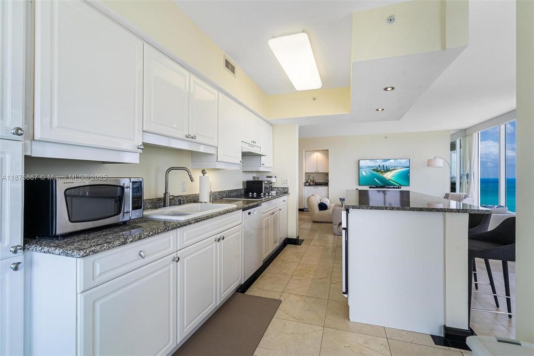 Condo in Miami Beach, Florida, United States 5 - 16636402