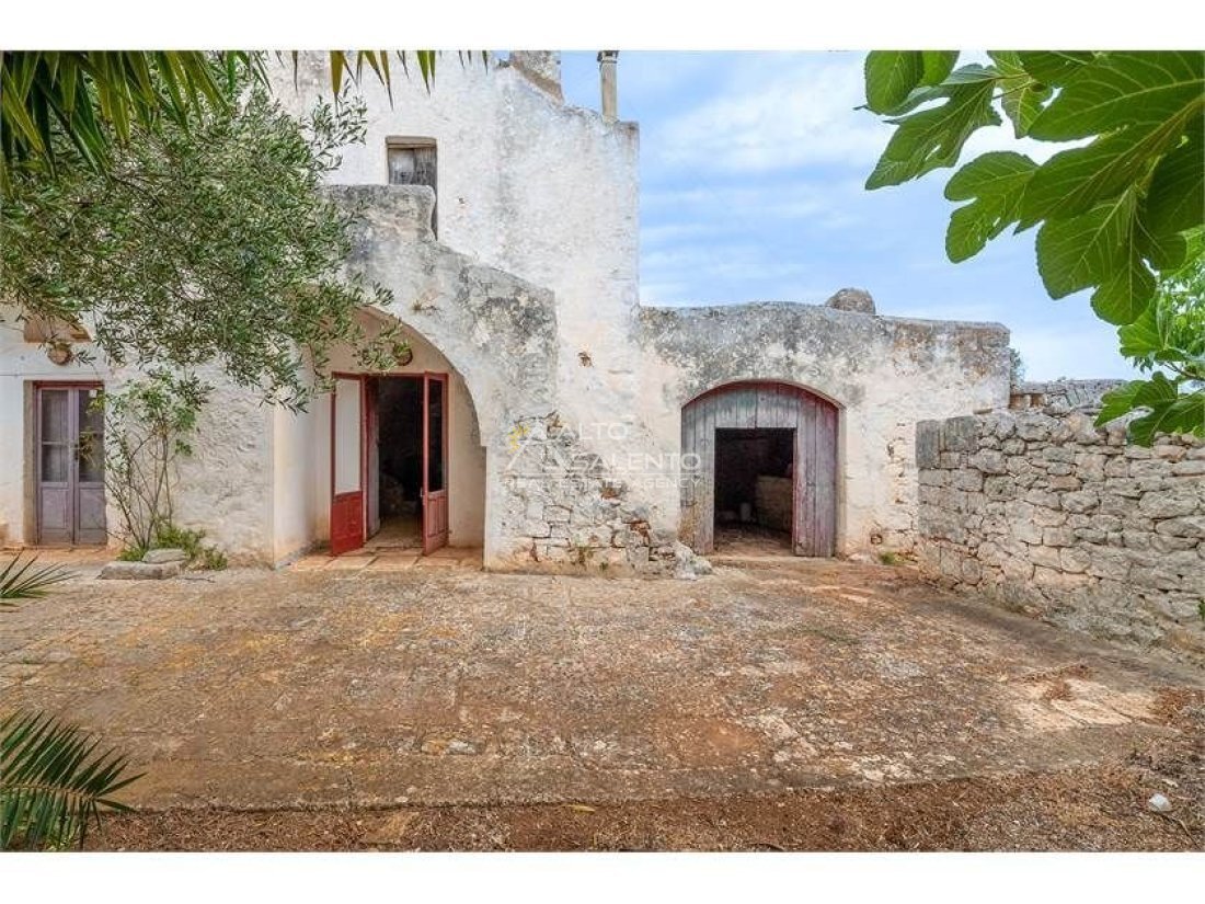 Estate in Ceglie Messapica, Apulia, Italy 4 - 16629696