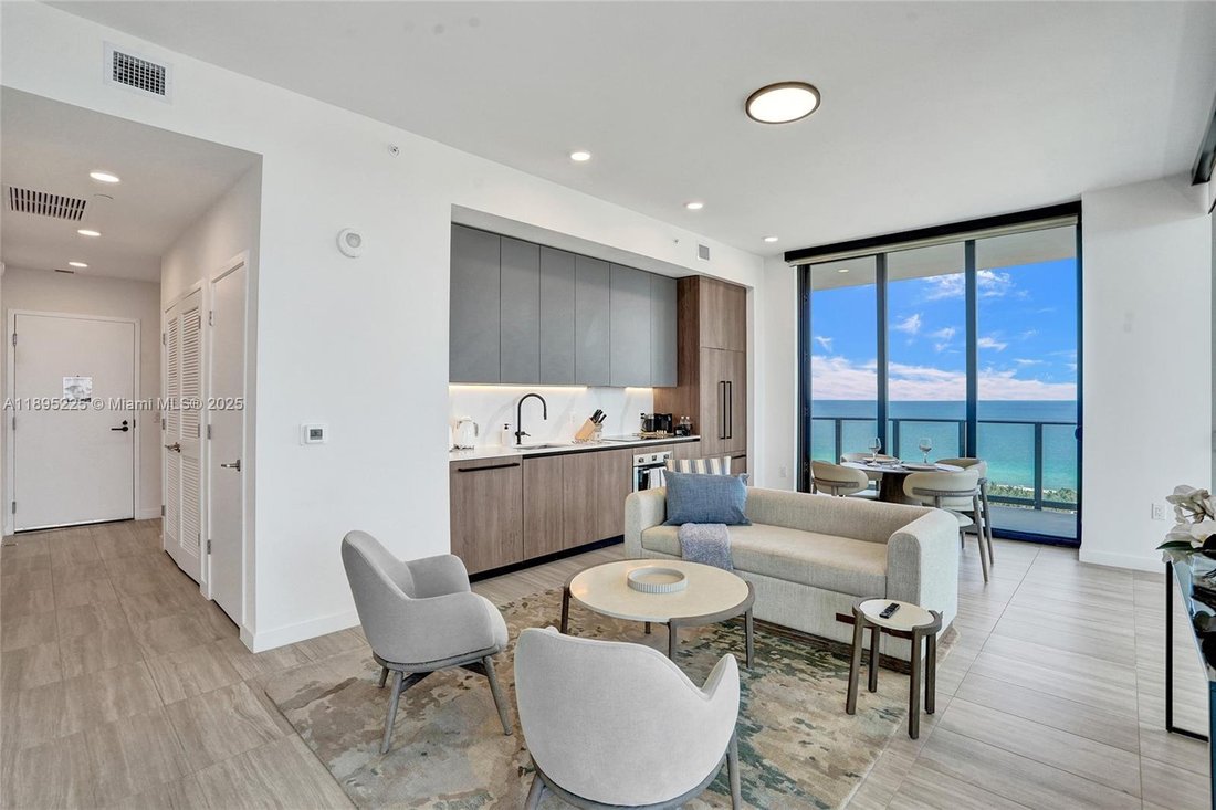 Condo in Miami Beach, Florida, United States 2 - 16640416