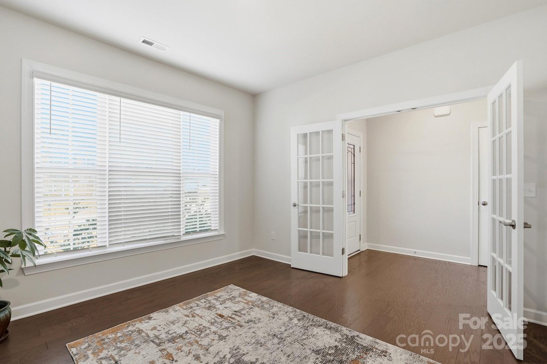 Huntersville, North Carolina, United States 5 - 16629345