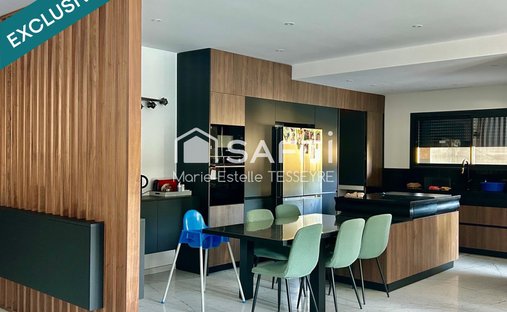 Aoc Côtes De Bourg Wine Château On 16 Hectares Ref 1029