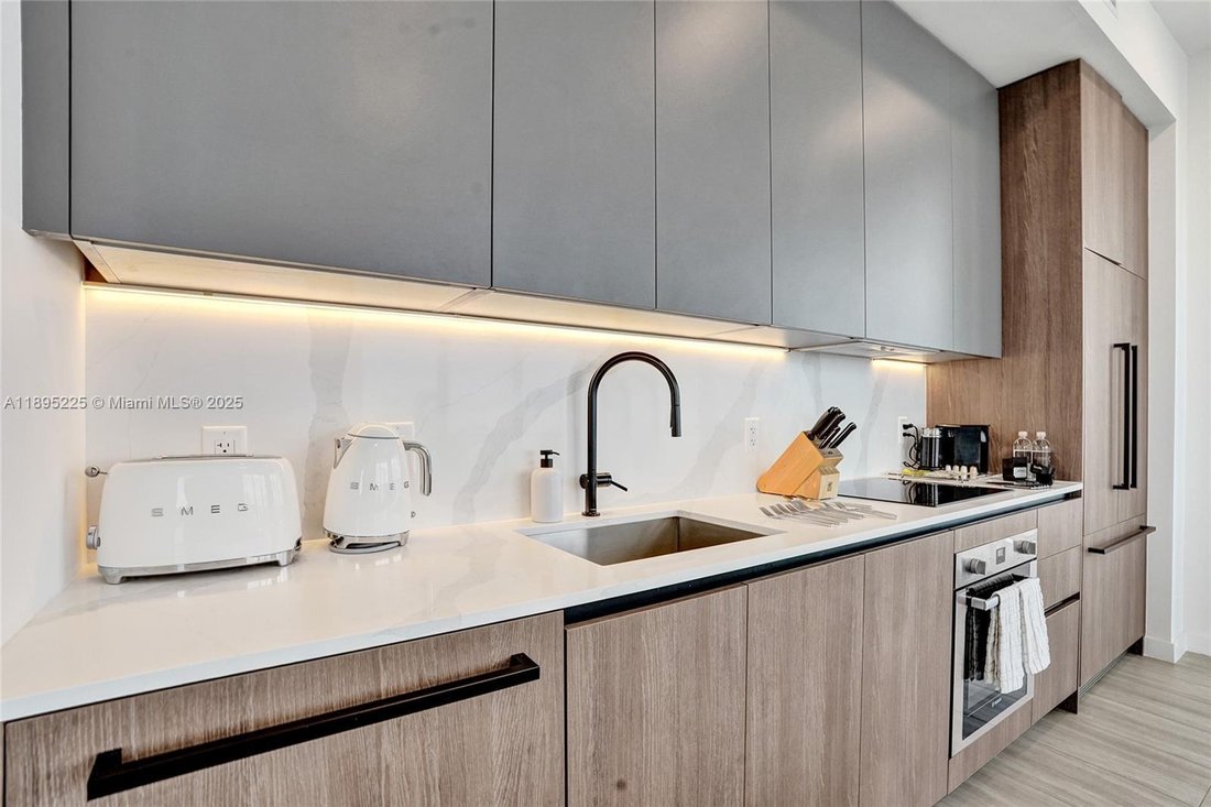 Condo in Miami Beach, Florida, United States 4 - 16640416