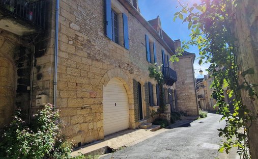 Castle for Sale in Le Bugue, Nouvelle-Aquitaine, France