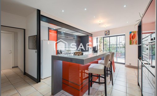 At The Gates Of Vitré Castle Of 12200 M² Land Of More Than 5 Ha