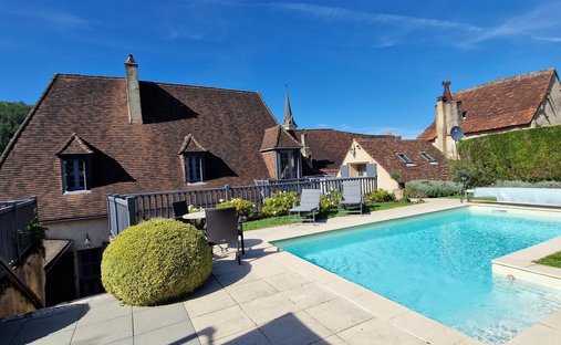 Castle for Sale in Le Bugue, Nouvelle-Aquitaine, France