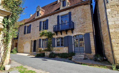 Castle for Sale in Le Bugue, Nouvelle-Aquitaine, France