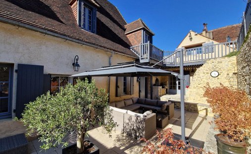 Castle for Sale in Le Bugue, Nouvelle-Aquitaine, France