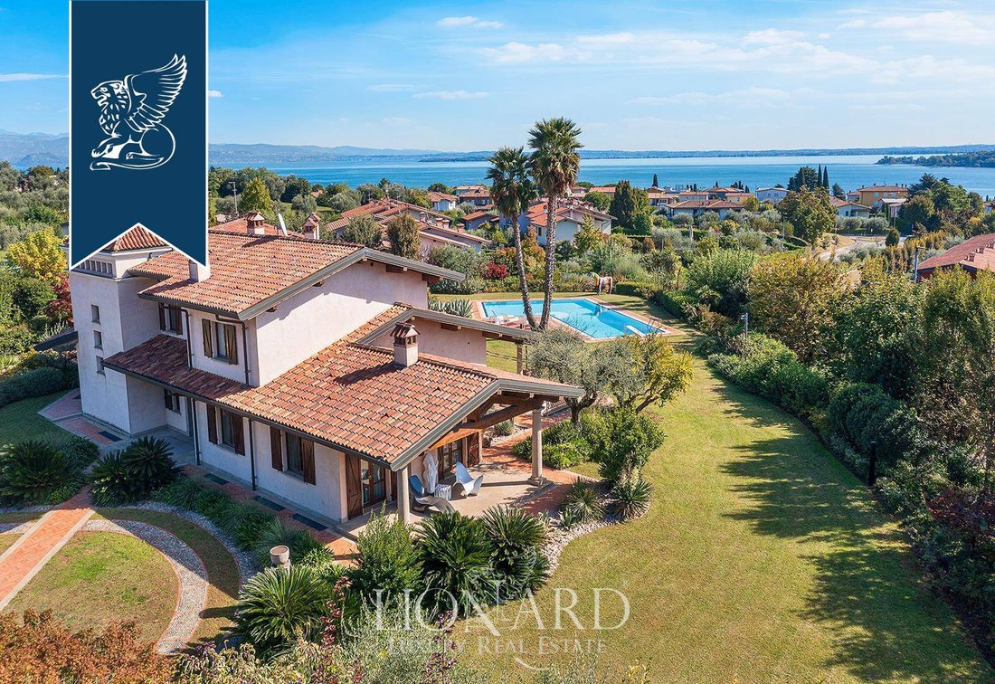 Villa in Hill Zone, Padenghe sul Garda, Lombardy 1 - 16634493