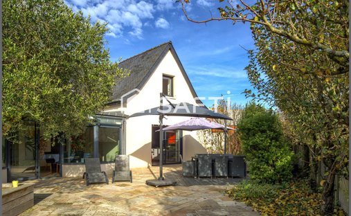 At The Gates Of Vitré Castle Of 12200 M² Land Of More Than 5 Ha