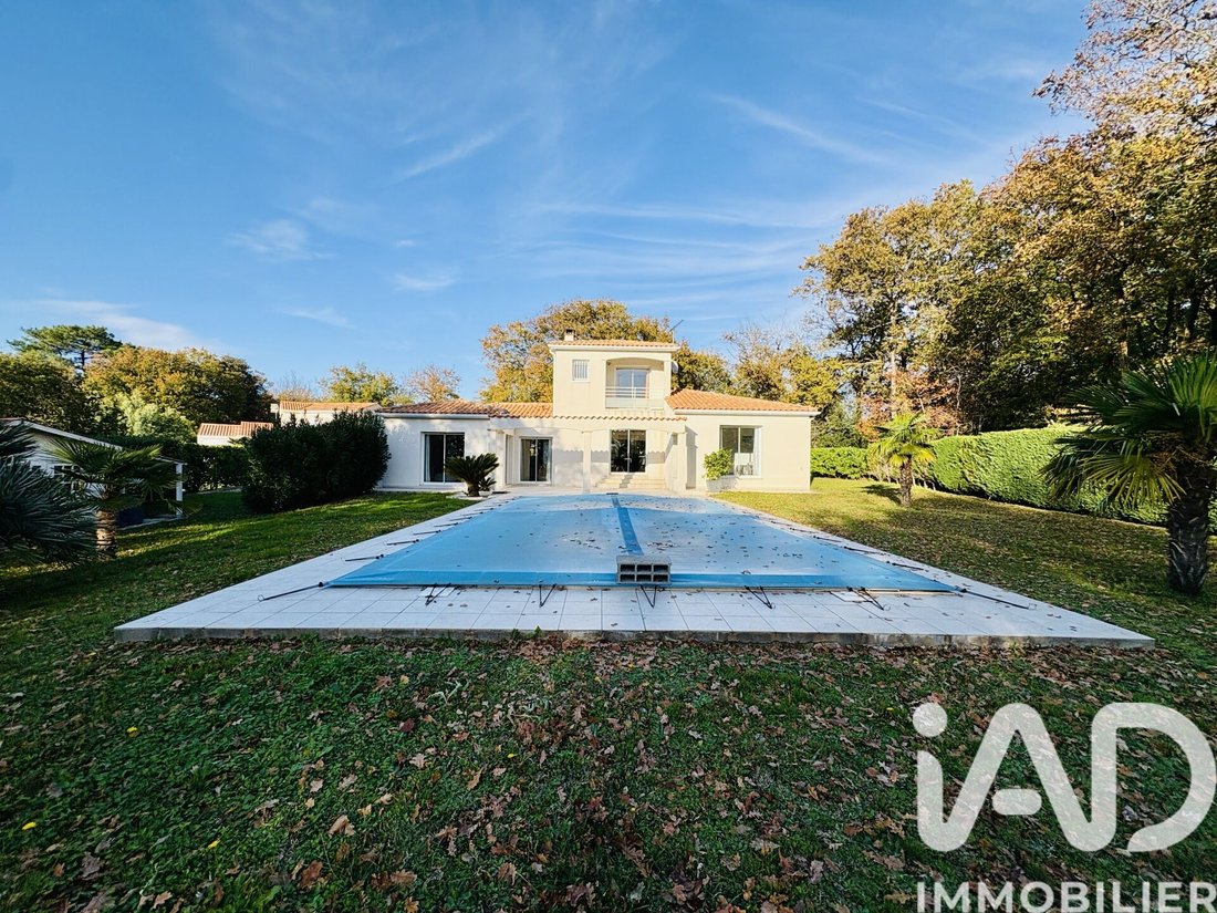 House in Breuillet, Nouvelle-Aquitaine, France 1 - 16631176