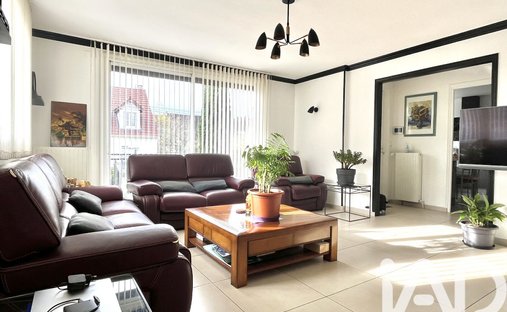 House in Ormesson-sur-Marne, Ile-de-France, France 1