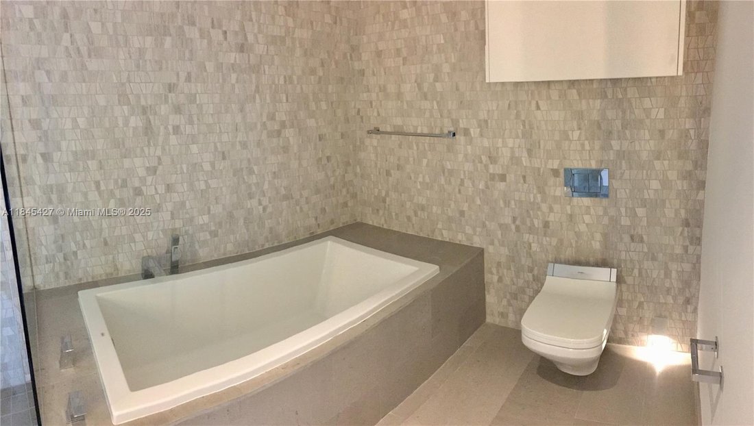 Condo in Miami, Florida, United States 4 - 16640324