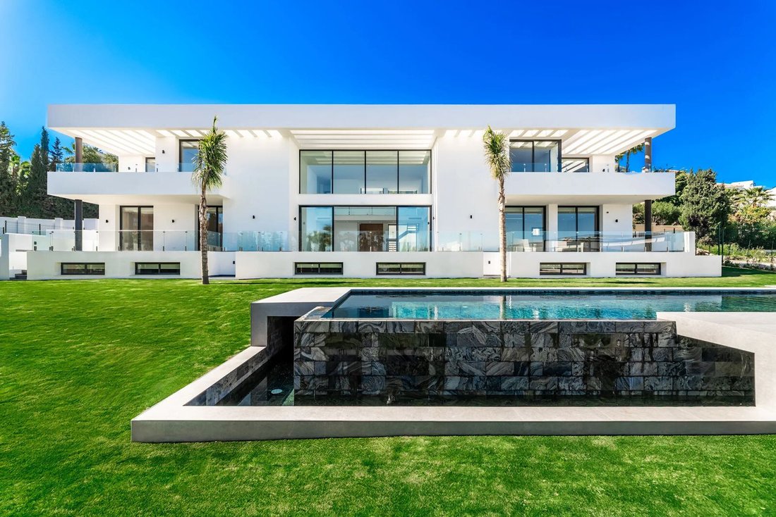 Villa in Marbella, Andalusia, Spain 1 - 16642240