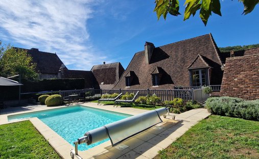 Castle for Sale in Le Bugue, Nouvelle-Aquitaine, France