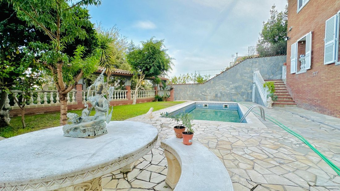 Villa in Sant Vicenç dels Horts, Katalonien, Spanien 1 - 16646184