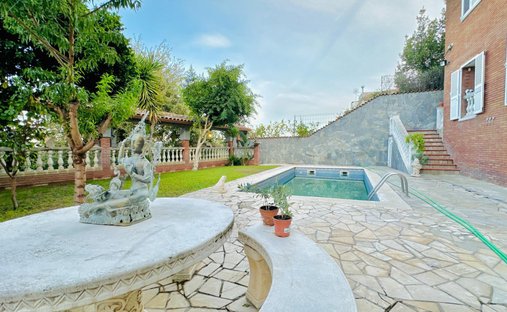 Villa in Sant Vicenc dels Horts, Catalonia, Spain 1