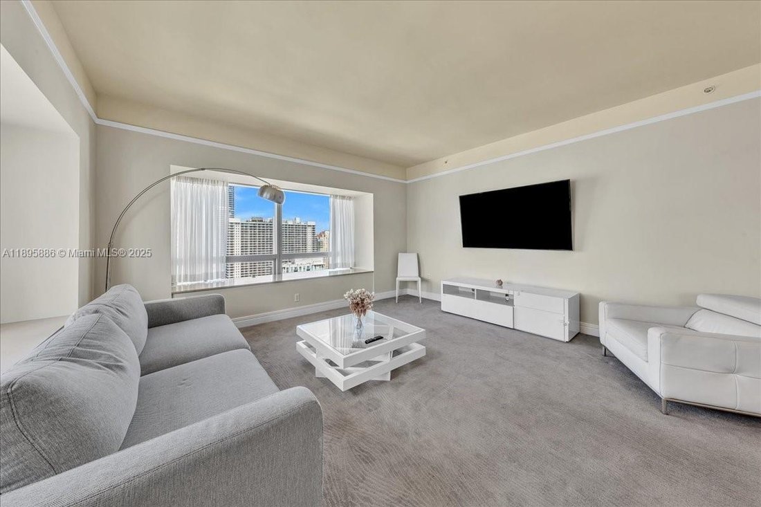 Condo in Miami, Florida, United States 1 - 16639789