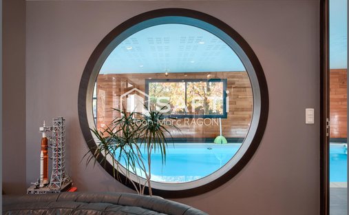 At The Gates Of Vitré Castle Of 12200 M² Land Of More Than 5 Ha