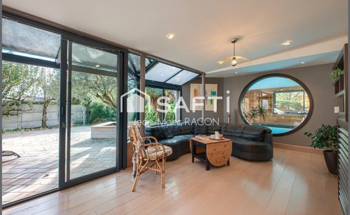 At The Gates Of Vitré Castle Of 12200 M² Land Of More Than 5 Ha