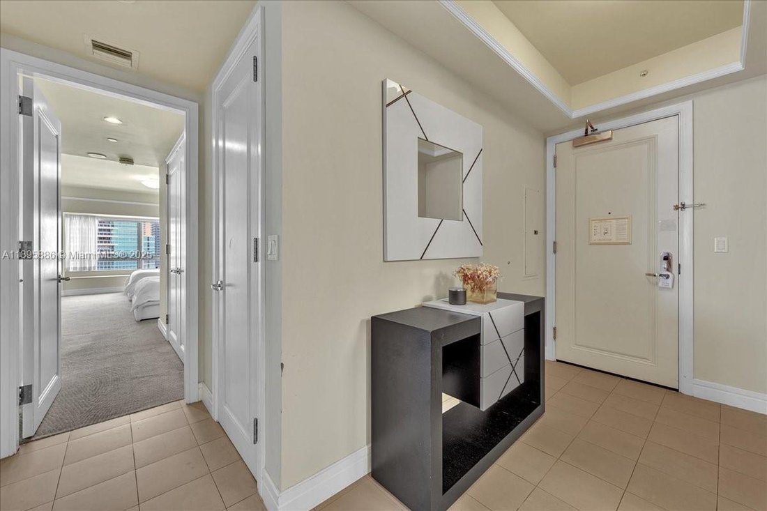 Condo in Miami, Florida, United States 5 - 16639789