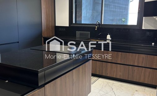 Aoc Côtes De Bourg Wine Château On 16 Hectares Ref 1029