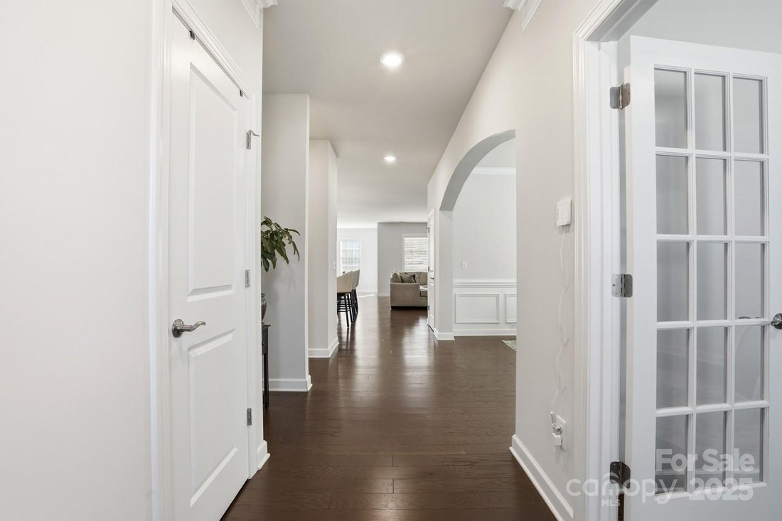 Huntersville, North Carolina, United States 3 - 16629345