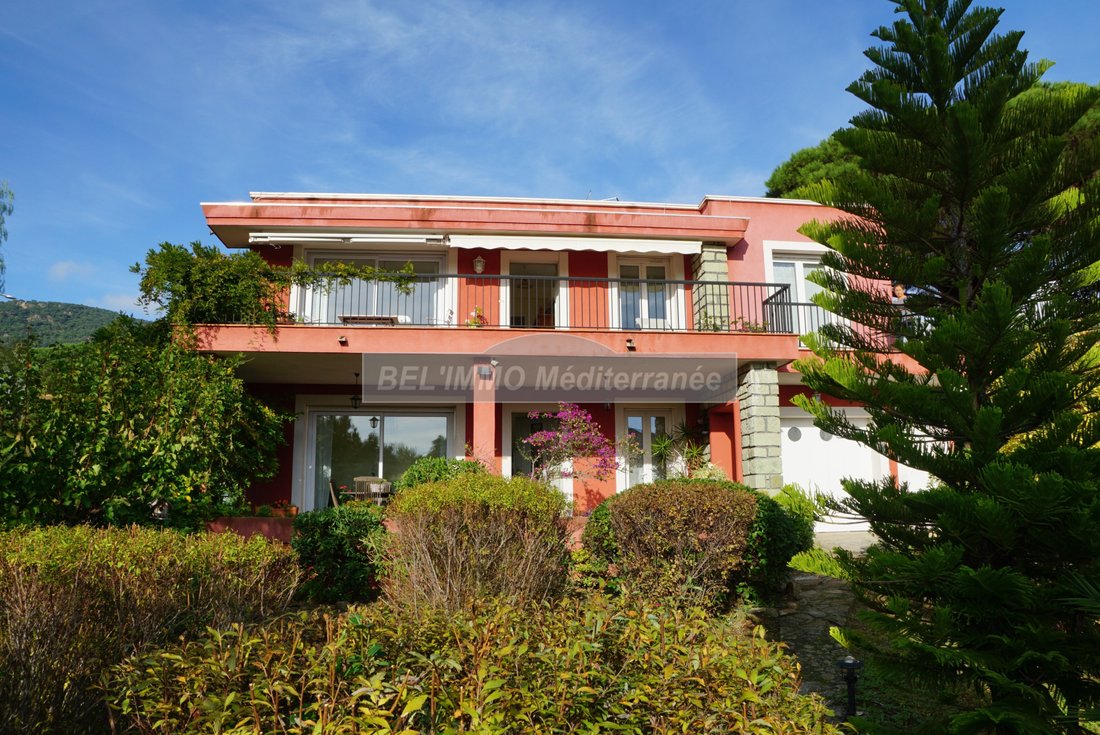 Villa in Sud, Cavalaire-sur-Mer, France 1 - 16645175