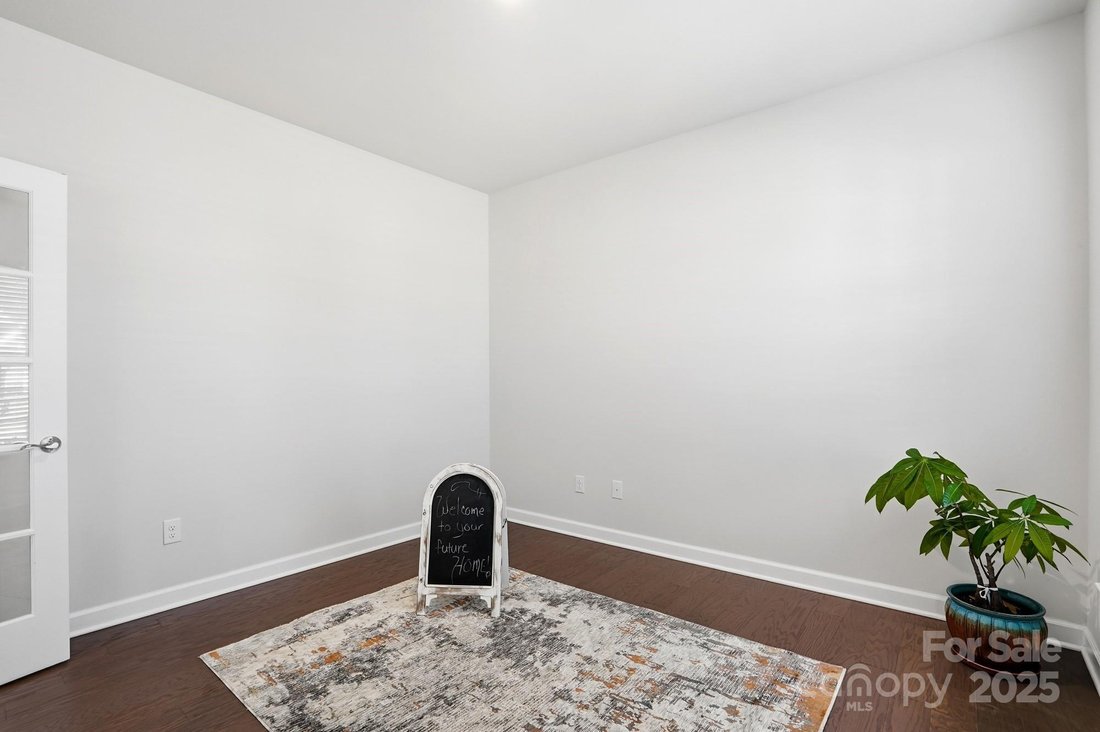 Huntersville, North Carolina, United States 4 - 16629345